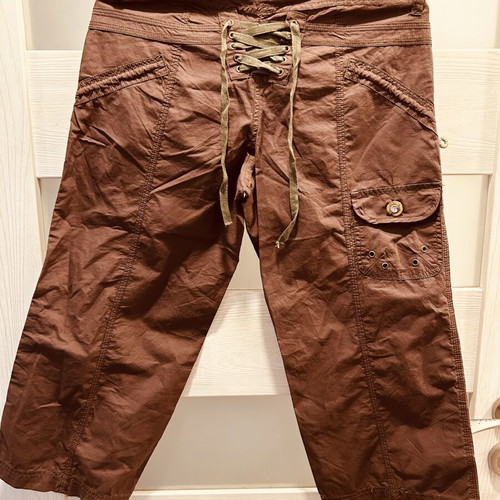 Hong Ru Brown Capri Pants Size M New with Tags