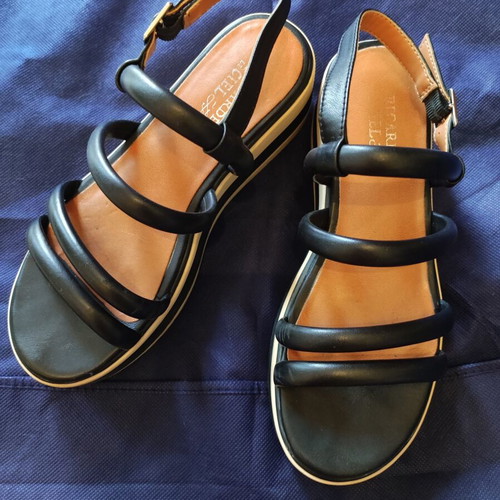 Regarde le Ciel leather flatform sandals like new, size 39, black