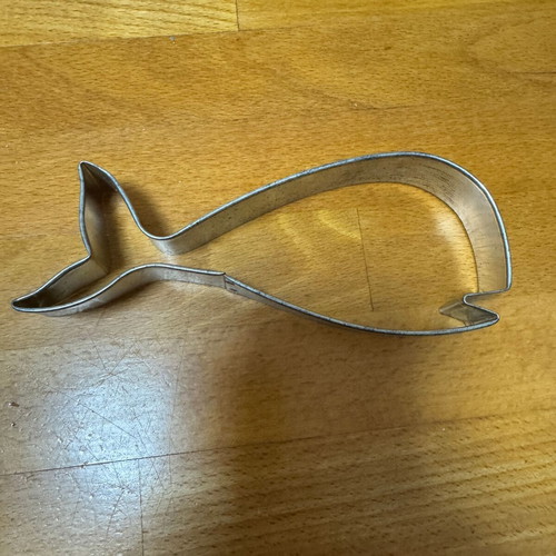 Metal whale cookie cutter like new 14.5x6cm