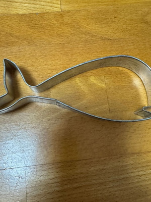 Metal whale cookie cutter like new 14.5x6cm