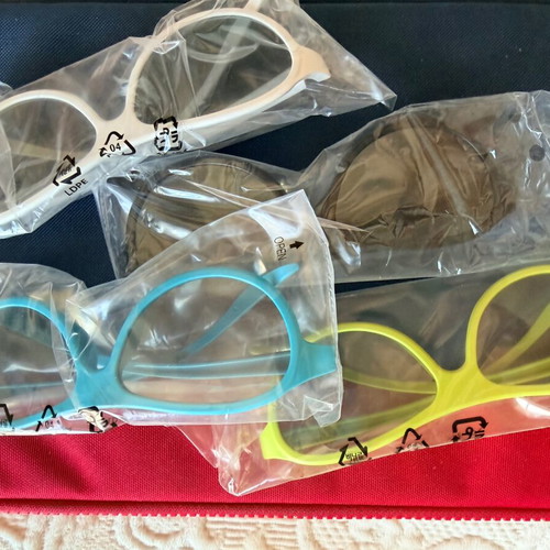 LG Cinema 3D Glasses AG-F315 pack of 4 new