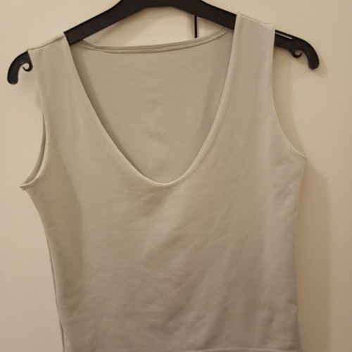 Sleeveless top medium size