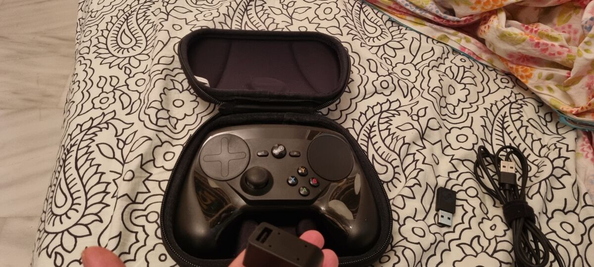 Steam Controller complete, like new with… - € 99,00 - Vendora.cy