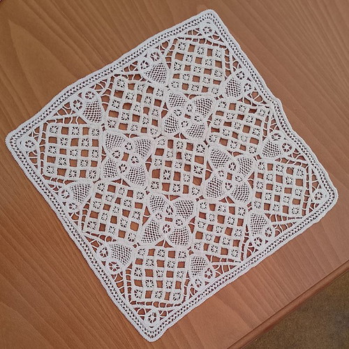 Handmade lace lace doily like new, 32 x 32 cm