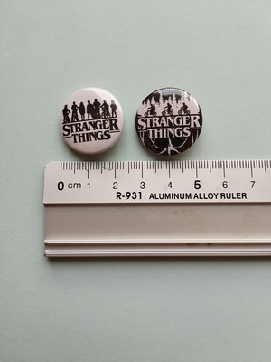 Stranger Things pins set of 2 new