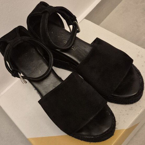 Black suede platform sandals size 39 used, medium heel