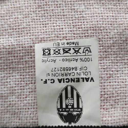 Valencia scarf like new
