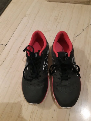 Reebok αθλητικά παπούτσια σαν καινούργια, μέγεθος 38, μαύρο ροζ