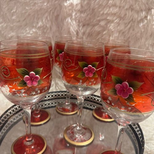 Venetian stemmed glasses like new, set of 6 with red design