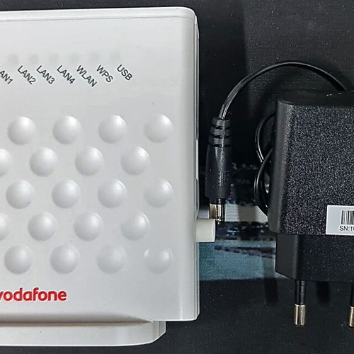 ZTE ZXHN H108N ADSL2+ router like new with accessories