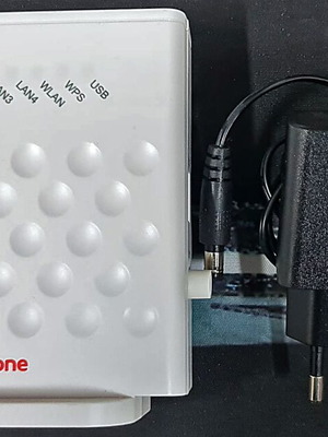 Router ADSL2+ ZTE ZXHN H108N σαν καινούργιο με αξεσουάρ