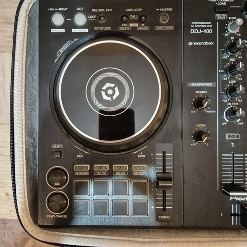 Pioneer DDJ 400 DJ controller with case