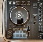 Pioneer DDJ 400 DJ controller with case