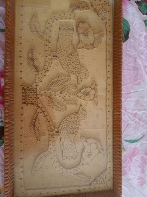 Wooden tray with embossed birds 20x40 cm like new, vintage