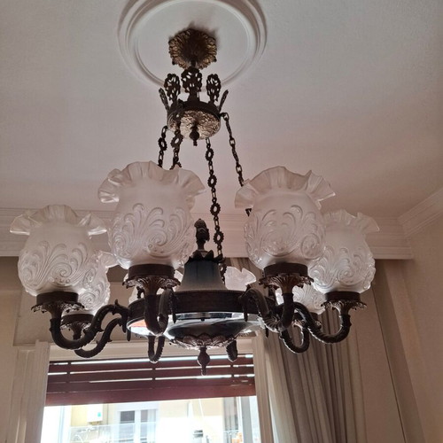 Chandelier with 8 lamps used, classic imposing design