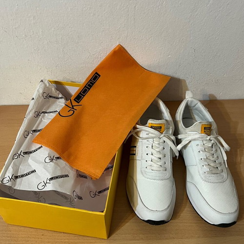 GK men's athletic shoes like new, size 44, white and yellow