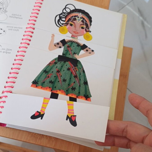 Queen of Fashion children's book, Greek