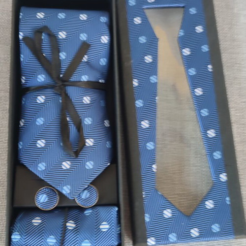 Complete men's tie set with accessories, blue