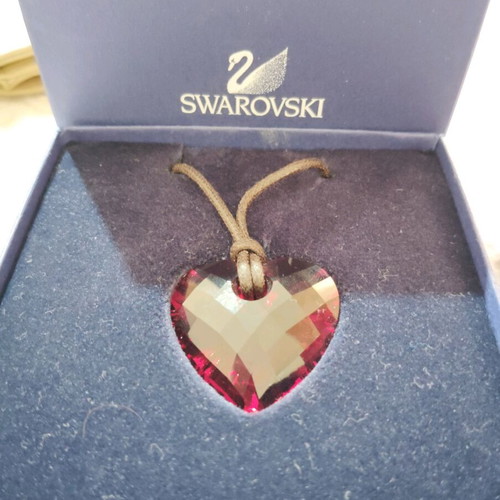 Swarovski heart pendant like new, red