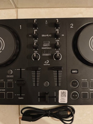 AlphaTheta Pioneer DJ DDJ-FLX2 DJ Controller 2 Channels like new with bag and cover