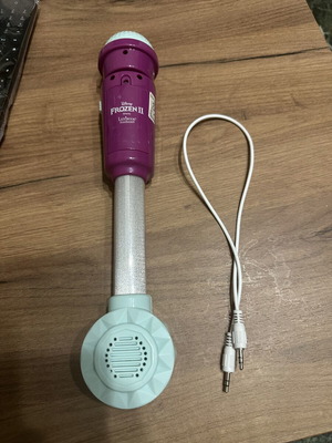 Frozen microphone used, with light