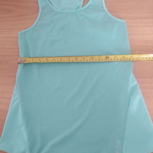 Women's Sports Shirts pack of 3 like new, size M