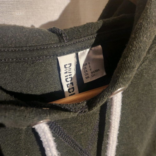 H&M khaki cropped sweatshirt in very good condition