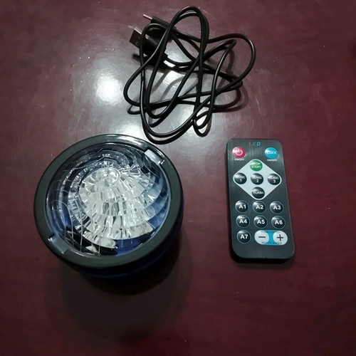 Led projector with impressive effects, new, USB powered with remote