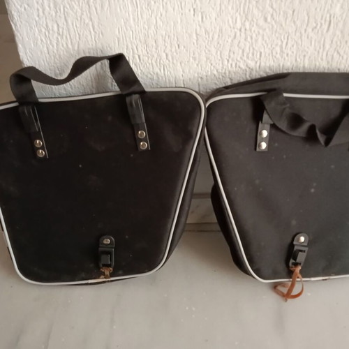 Bicycle accessory collection like new, 3 detachable bags