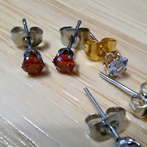 Σετ σκουλαρίκια studs με ζιργκόν σαν καινούργιο, χρυσαφί και ασημί