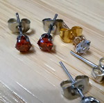 Σετ σκουλαρίκια studs με ζιργκόν σαν καινούργιο, χρυσαφί και ασημί
