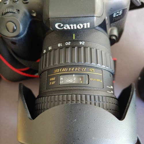 Canon EOS 750D used camera with lenses and batteries