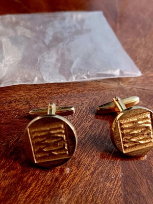 Cufflinks gold carved new