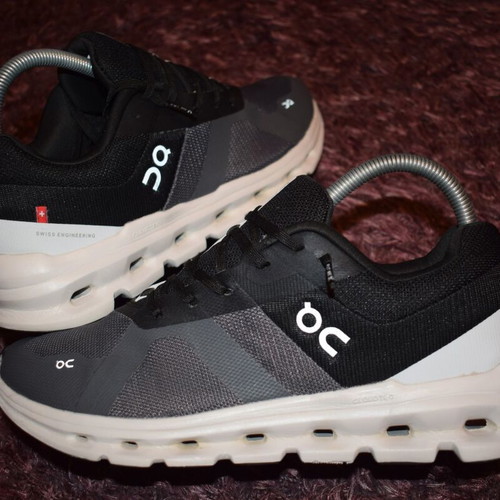 On Cloudrunner Men Size 42 used black and white sports shoes