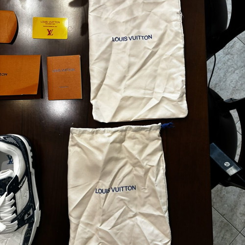 Louis Vuitton sneakers like new, size 40, blue