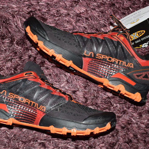 La Sportiva Bushido Men sports shoes new, size 44.5, black and orange