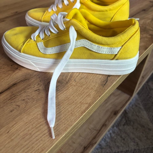 Girls' yellow athletic shoe size 37 like new