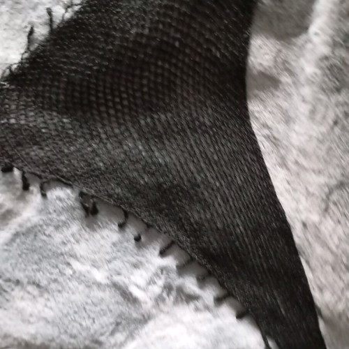 Knitted scarf like new, black