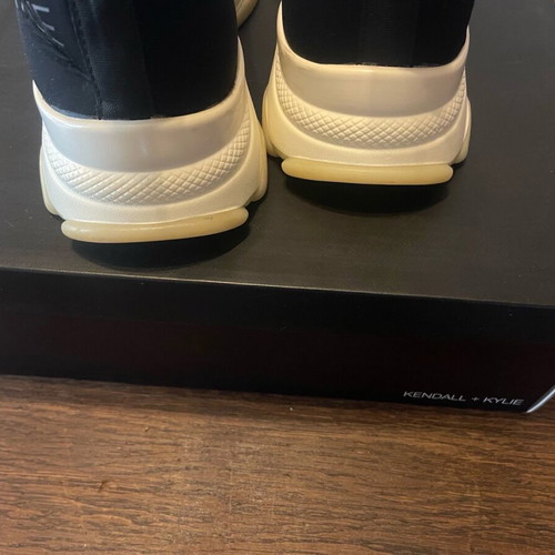 Sneakers Kendall + Kylie like new, size 38, black