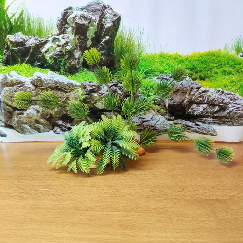 Artificial aquarium plant like new, 14 cm tall with base