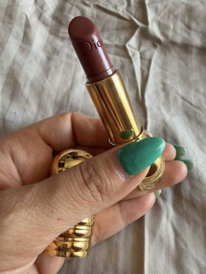 Dior hydrating lipstick with vibrant color