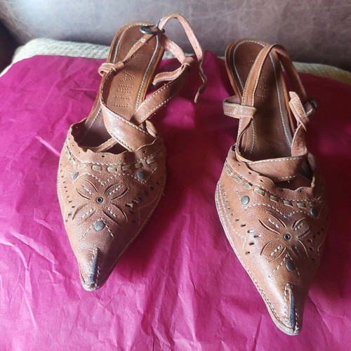 Hispanitas leather vintage tan shoes with straps size 39 used