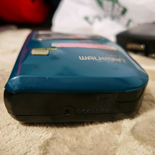 Sony Walkman WM-FX119 used functional with headphones