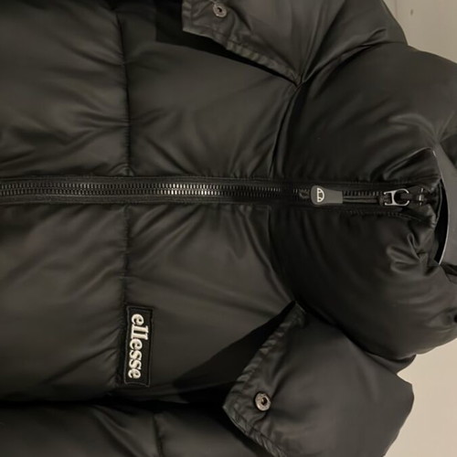Ellesse black waterproof puffer jacket like new, cropped