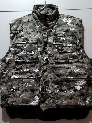 Camouflage hunting vest with cotton lining, size L