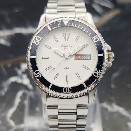 Orient Quartz 10 Bar Day-Date Diver watch used, vintage 1985–1992