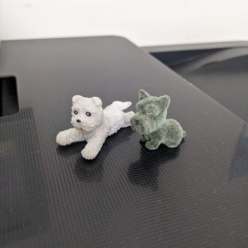 Dog figures like new, set of small miniatures