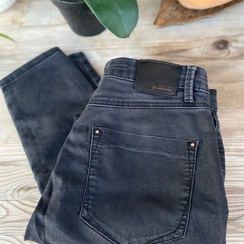 Stradivarius Black Elastic Jeans Like New, Size M to L