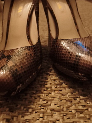 Prada embossed leather pumps size 41 like new, multicolor