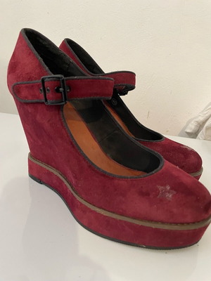 Urban Outfitters Y2K Deena & Ozzy Platform Mary Janes burgundy suede size 40 like new